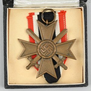 War Merit Cross 2'class With Swords And Case